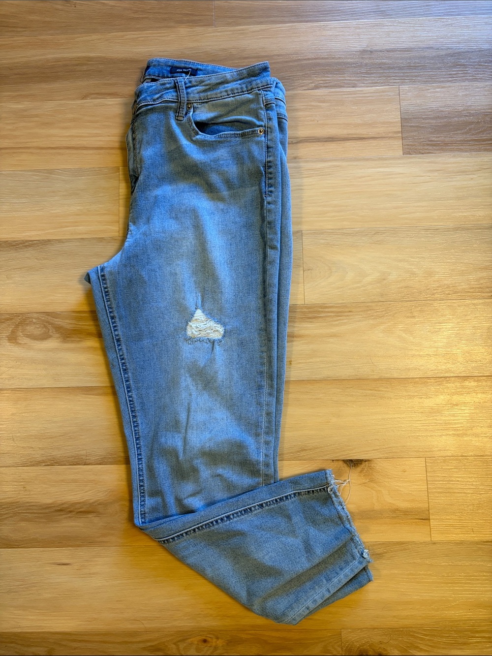 Kenneth Cole New York Light Blue Boyfriend Jeans with Knee Distress
